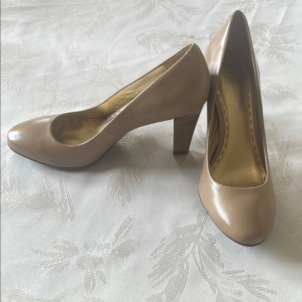 Coach 3 inch pump shoes. New!